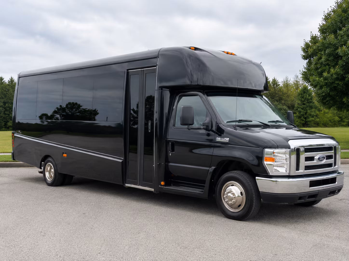 minibuses and shuttle buses to roanoke concert venues